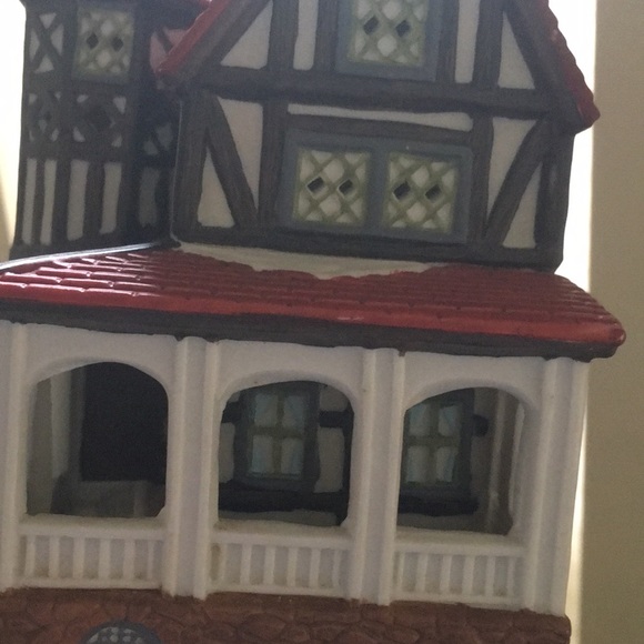 Miniature house size 8 by 8 by 5 inches - Picture 17 of 17